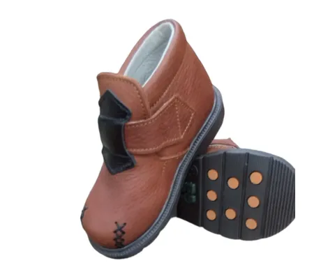 Δερμάτινα μποτάκια με λουράκι στο κούμπωμα Καφέ Gorgino | Shoes winter 2022 στο Fatsules